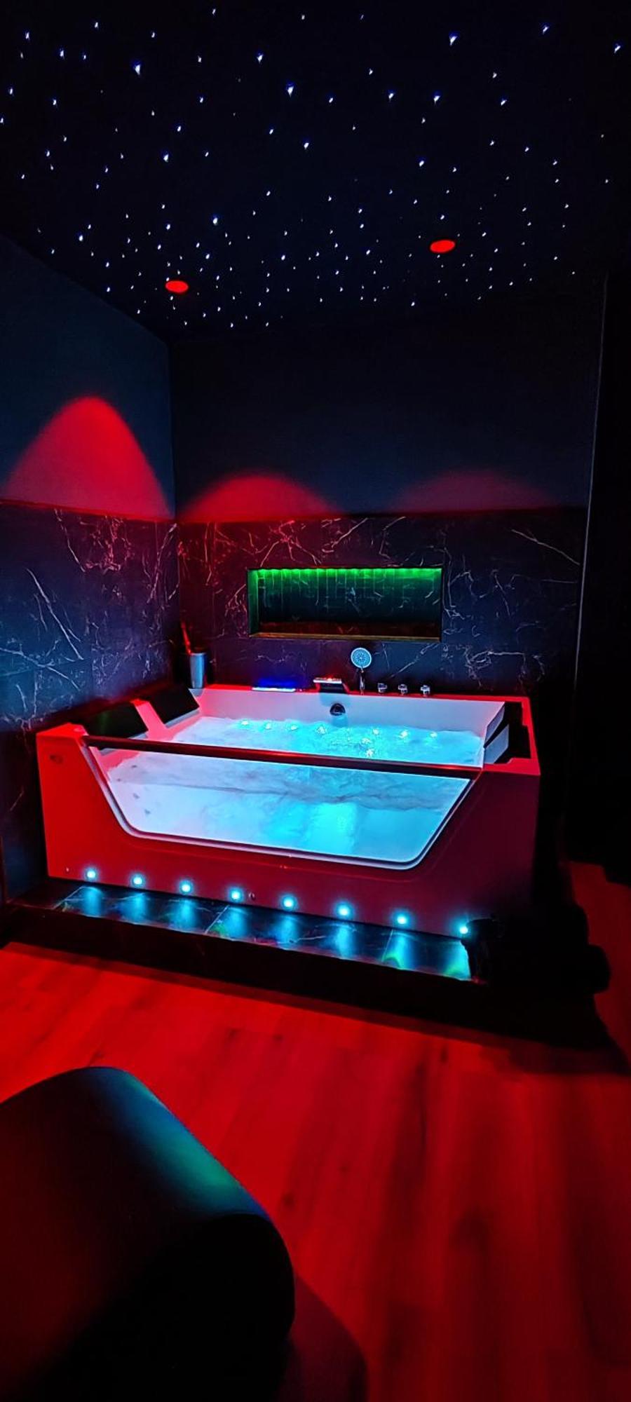 Loveroomxspa Bourg-Saint-Christophe Szoba fotó